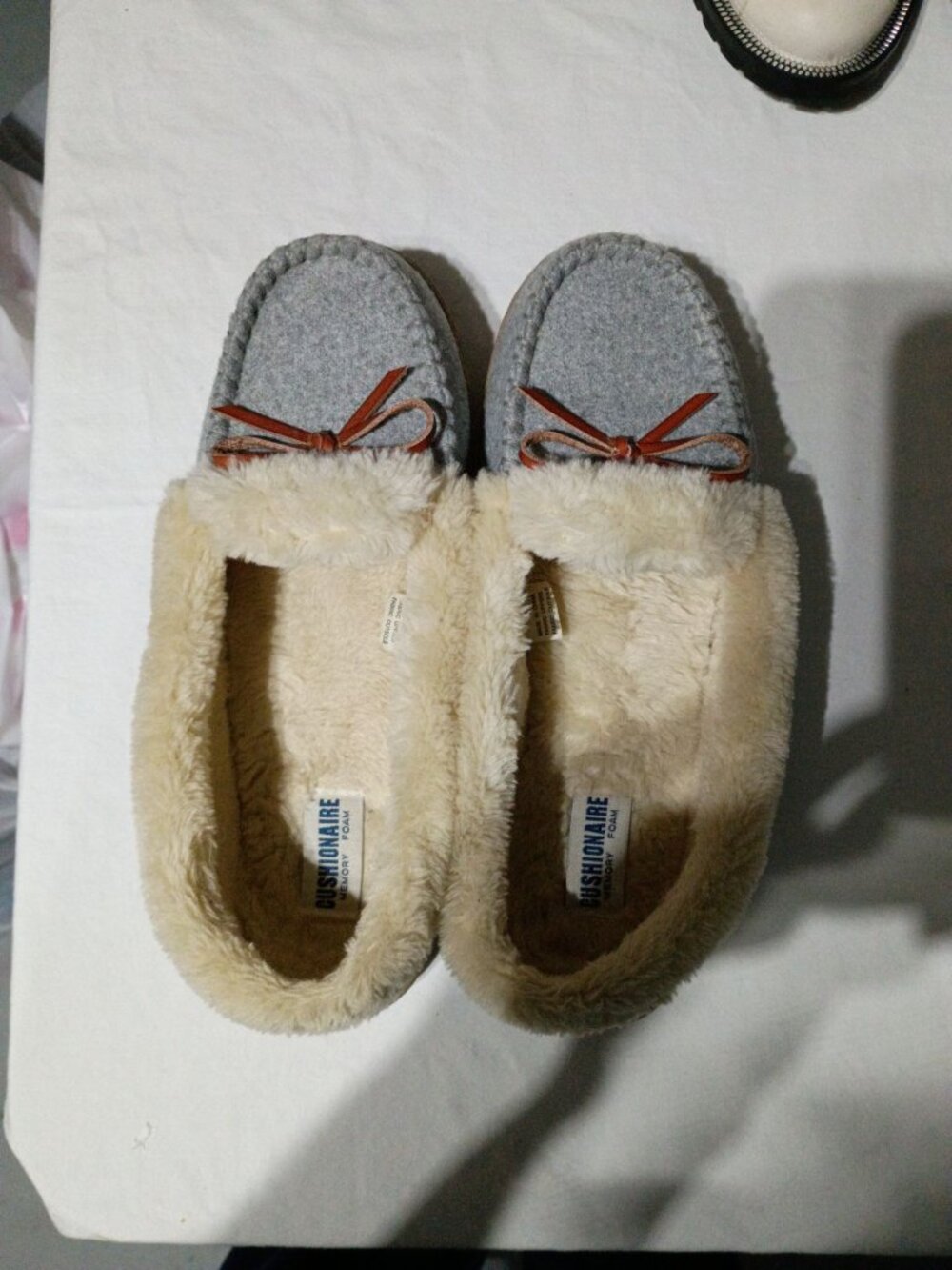 New w/o tag/bx Cushionaire Sabina Moccasin Slippers 8 Memory Foam